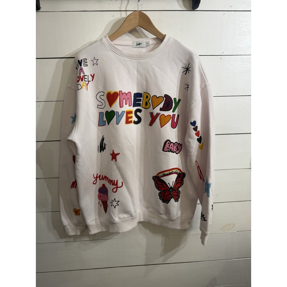 The Mayfair Group Somebody Loves You Crewneck in White Size‎ Medium Large